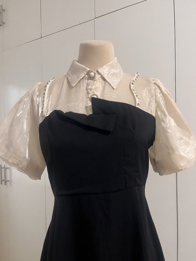 Black and White Puff Sleeve Collared Dress (Category: Dresses) located in Cabanatuan. Submitted by chinmndz (Listing ID 1460186573, Image 2). Description: Prices are negotiable !! ദ്ദി(˵ •̀ ᴗ - ˵ ) ✧ Feel free to ask for more details. - Large-XL - Cute black dress with a white collared puff sleeve top - Sheer puff sleeves with pearl details on the shoulders - Convenient side zipper - Flattering A-line skirt - Ideal for parties and special events.