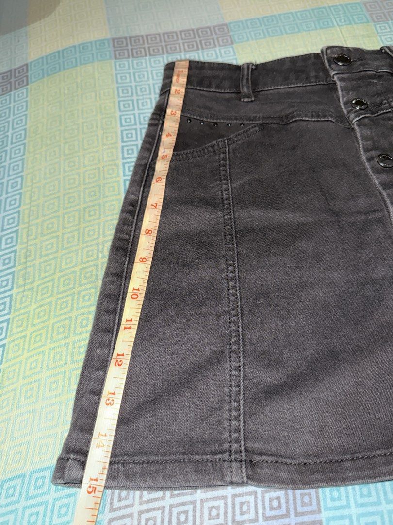 Black Denim Button-Up A-Line Mini Skirt (Category: Skirts) located in Caloocan City. Submitted by jowanihan_ (Listing ID 1460126870, Image 3). Description: - Black denim mini skirt - Button-up front - A-line silhouette - Decorative stitching and subtle stud details on front pockets - Classic yoke seam on back - Approximately 15 inches in length -26 to 27 waistline - Ideal for casual wear -Premium material GET 4 SKIRTS POSTED TAKE ALL = 850 (Excep