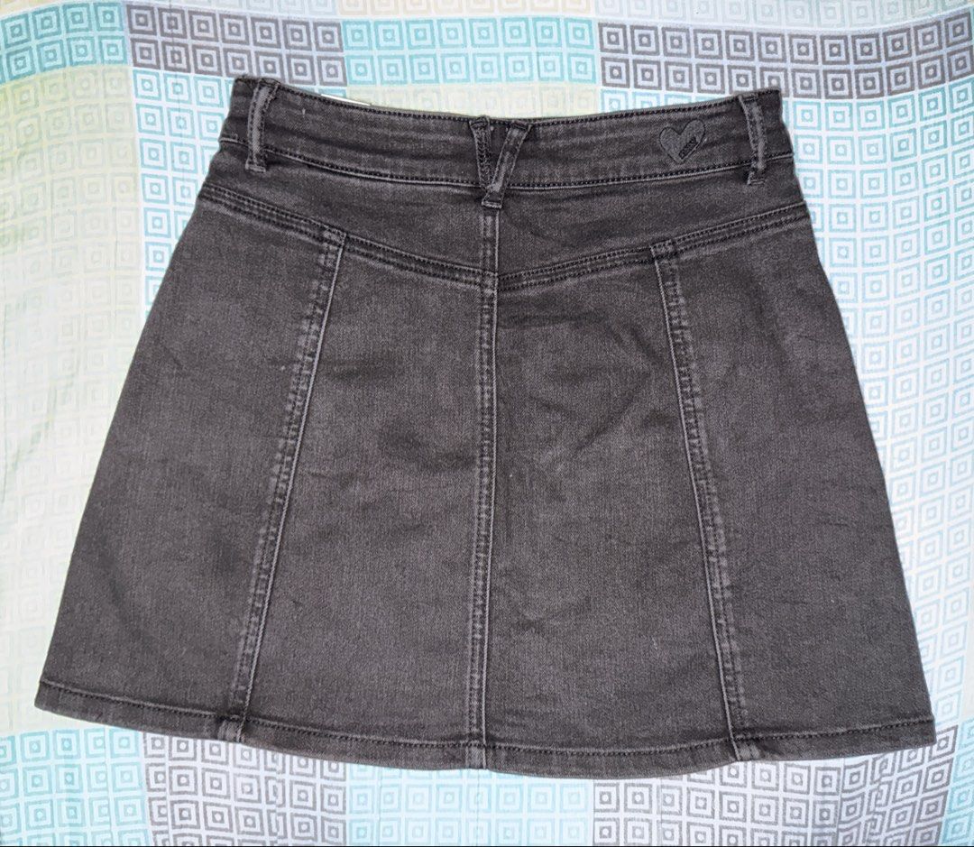 Black Denim Button-Up A-Line Mini Skirt (Category: Skirts) located in Caloocan City. Submitted by jowanihan_ (Listing ID 1460126870, Image 2). Description: - Black denim mini skirt - Button-up front - A-line silhouette - Decorative stitching and subtle stud details on front pockets - Classic yoke seam on back - Approximately 15 inches in length -26 to 27 waistline - Ideal for casual wear -Premium material GET 4 SKIRTS POSTED TAKE ALL = 850 (Excep