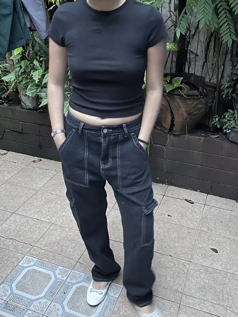 Black Denim Cargo Pants with White Stitching (Category: Other Bottoms) located in Marikina City. Submitted by caseydreyes (Listing ID 1460113310, Image 1). Description: - can fit 26-28 - rfs: decluttering.