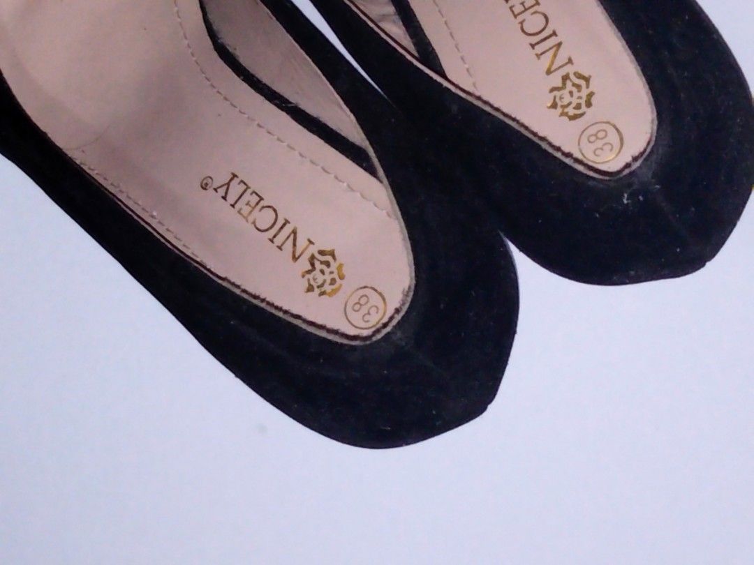 Black Heels (Category: Heels) located in Cebu City. Submitted by nique.kuan (Listing ID 1460267965, Image 3). Description: Black Heels | ₱139 | Black | Size 38 Heels with a soft texture, suitable for formal events. Worn only once during graduation. MOP: GCash/BPI.
