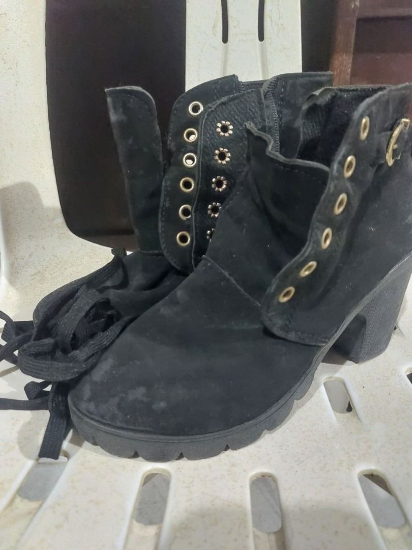 Black Lace-up Chunky Heel Boots (Category: Boots) located in Quezon City. Submitted by ruth_simone (Listing ID 1460152902, Image 2). Description: Product Details: ✅ Color: Sleek, matte Midnight Black ✅ Style: High-heeled ankle combat boots with a retro chunky block heel ✅ Material: Soft faux-suede / nubuck texture upper with a textured wood-grain style heel ✅ Details: Polished gold eyelets, decorative side buckle accent, and inner side zippers fo