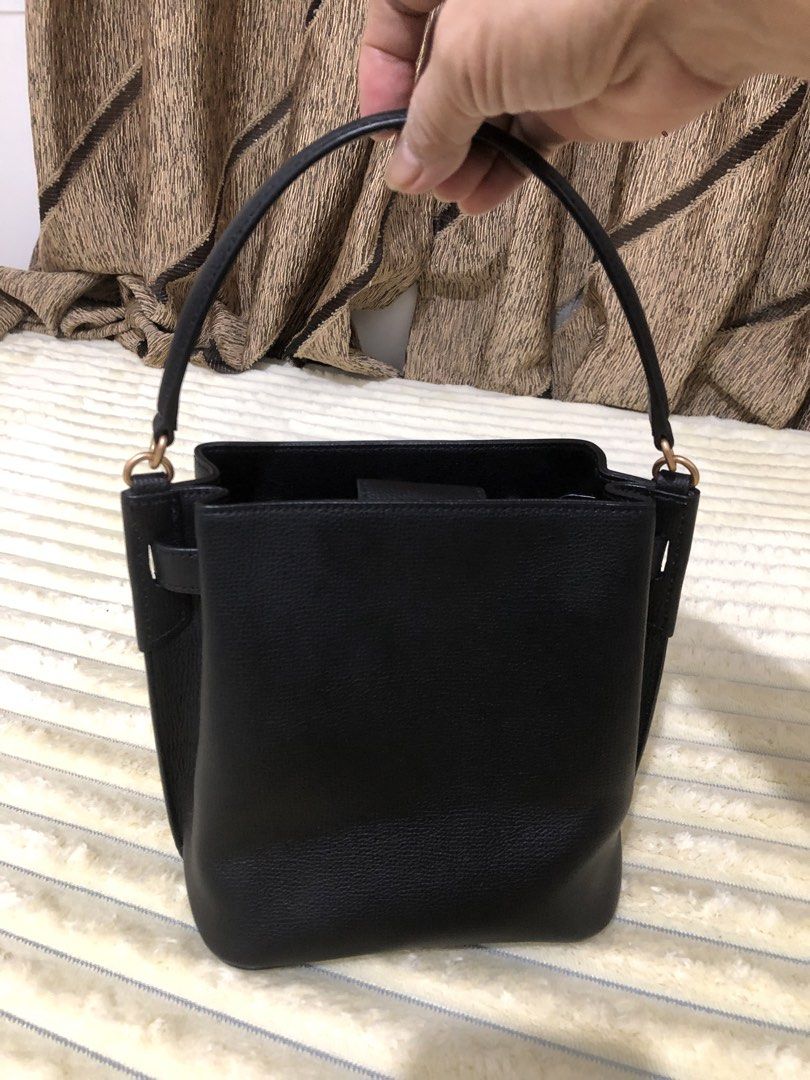 Black Leather Bucket Bag with Gold Hardware (Category: Cross-body Bags) located in Rizal. Submitted by elviedc2420209 (Listing ID 1460261475, Image 3). Description: - Classic black leather bucket bag - Features a top handle - Secure flap closure - Lined interior with a small pocket - Elegant gold-tone hardware - Versatile for everyday or dressed-up looks.