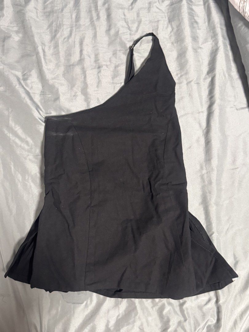 Black Linen Asymmetrical Top (Category: Sleeveless) located in Manila. Submitted by lavenderguava68 (Listing ID 1460226108, Image 1). Description: Never used. Fitted lang. Only reason for selling is I prefer na nasa right shoulder yung strap instead of sa left. :) Idk where the white marks came from but looks washable. Fits XS-S.
