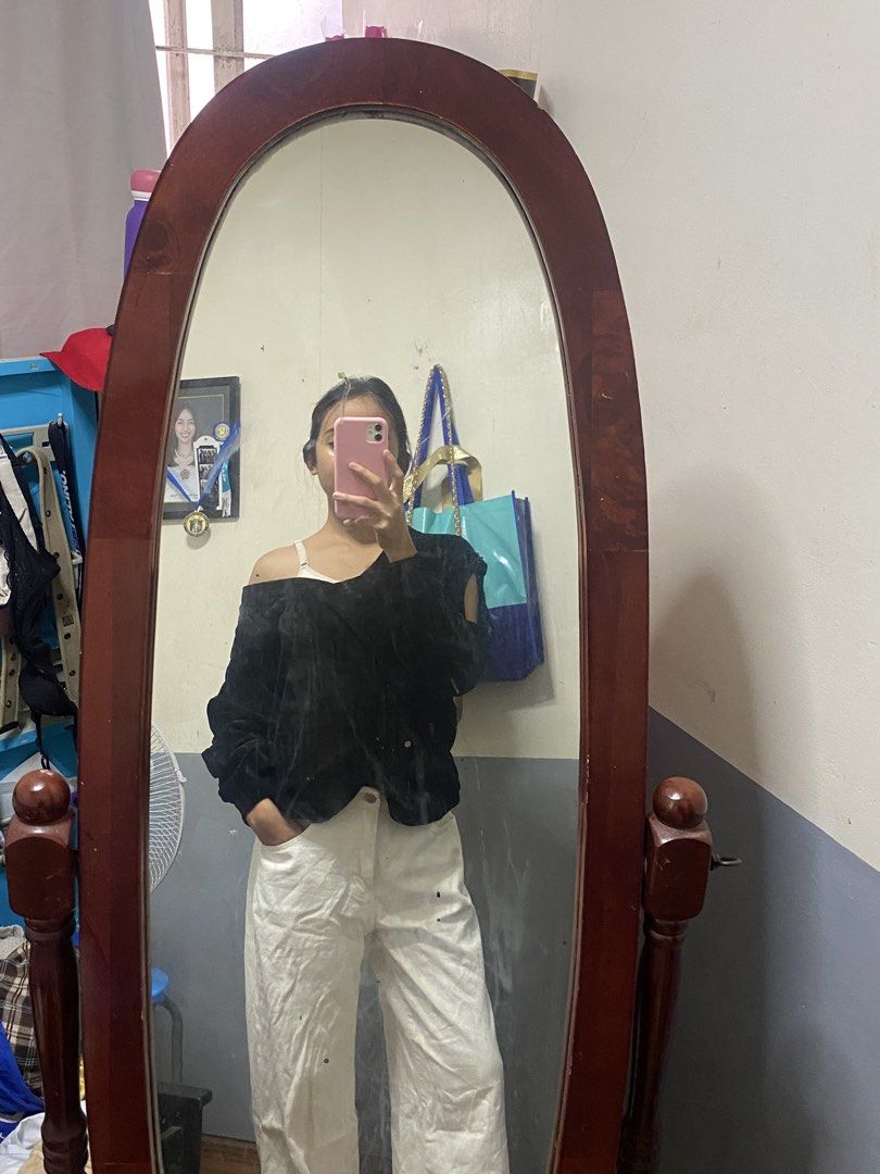 Black Off-Shoulder Cut-Out Sleeve Top (Category: Blouses) located in Manila. Submitted by janinaridoloso (Listing ID 1460181765, Image 2). Description: - Chic black off-shoulder top - Features stylish cut-out details on sleeves - Super comfy and versatile - Ideal for casual outings or nights with friends - Easily pairs with jeans or skirts.