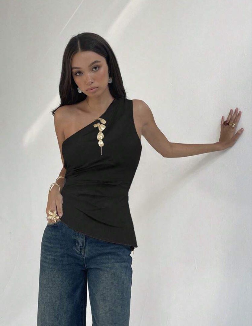 Black One-Shoulder Top (Category: Sleeveless) located in Agdangan. Submitted by _unusedcloset (Listing ID 1460241726, Image 1). Description: Grey Asymetrical one-shoulder top (photo from SHEIN) Bust: 35.8 in Waist: 29.9 in Length: 26.8 .