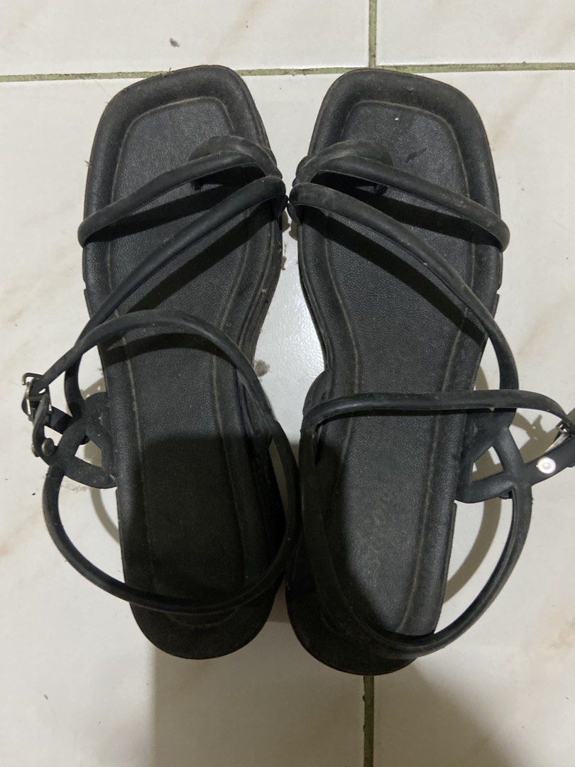 Black Strappy Sandals with Buckle (Category: Flats & Sandals) located in Quezon City. Submitted by ethereal908 (Listing ID 1460252466, Image 1). Description: - Black strappy sandals - Size 39 - Adjustable buckle closure - Sole has visible wear (please check photos for details).