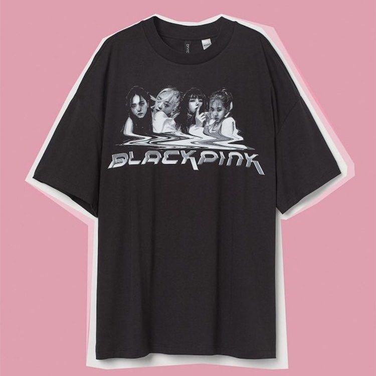 BLACKPINK x H&M Tee (Category: Luxury Apparel) located in General Trias. Submitted by seconddegreeco (Listing ID 1460259099, Image 1). Description: BLACKPINK x H&M Tee Medium Best fits Large-Semi XL 29 length 23 width Excellent ‼️ No issue.