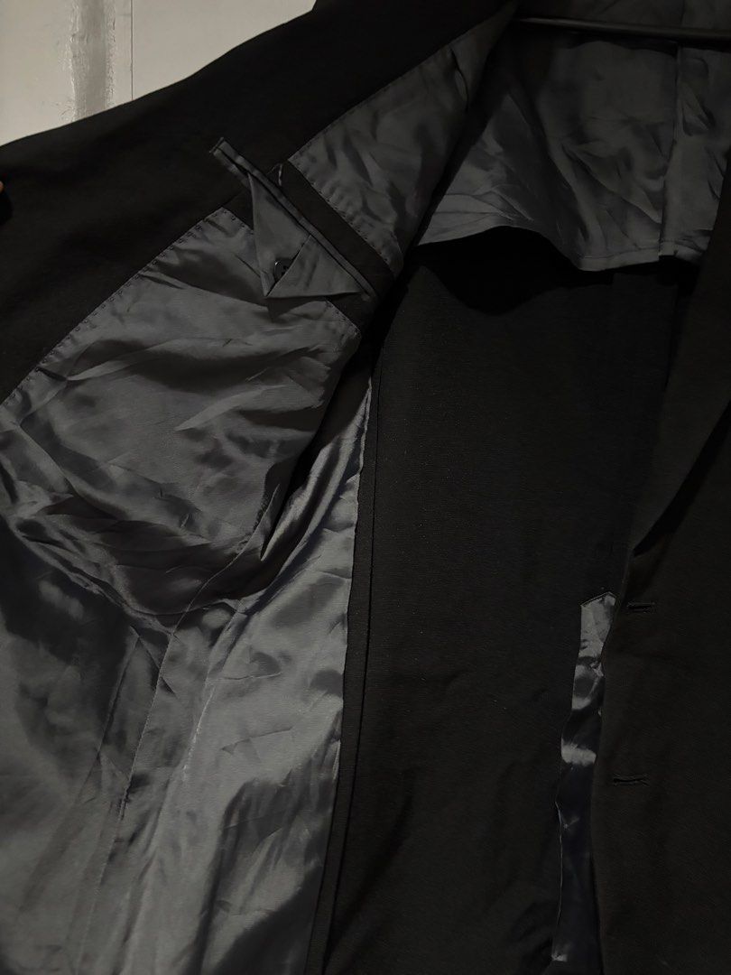 Blazer for Men (Category: Coats, Jackets and Outerwear) located in San Juan City. Submitted by mcstxtian_ (Listing ID 1460196099, Image 2). Description: Decluttering!!! Used these for work. Black 5’5-5’8 70-75kg Last price posted..