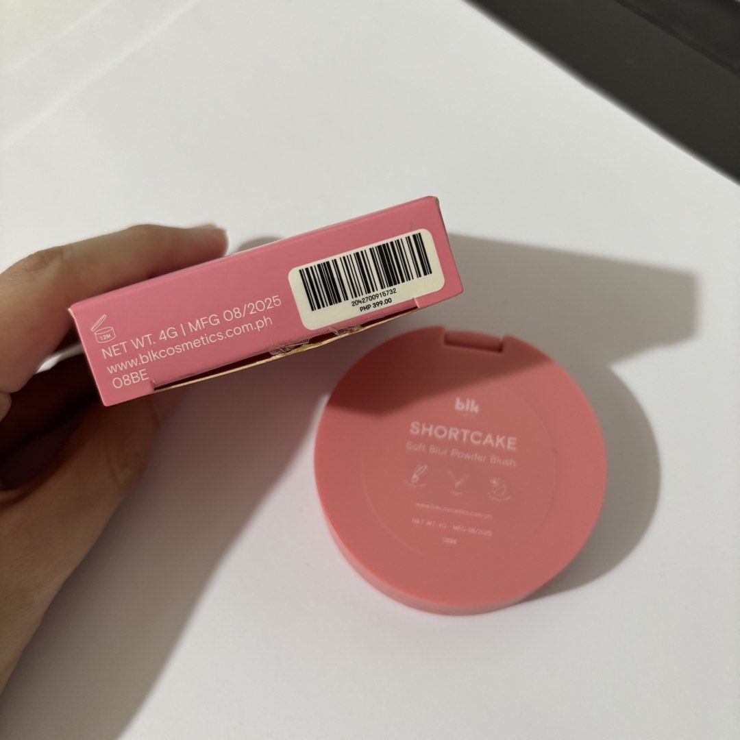 blk cosmetics soft blur powder blush (Category: Makeup) located in Caloocan City. Submitted by declutter.cal (Listing ID 1460272713, Image 2). Description: Used twice June naopen Rfs: too many makeup.