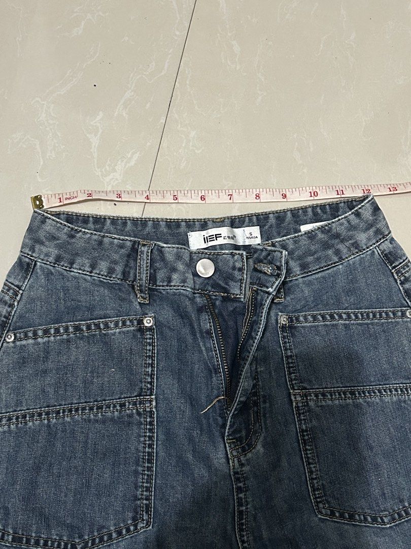 Blue Denim Cargo Pants (Category: Jeans) located in Pasay City. Submitted by haxiea (Listing ID 1460216181, Image 2). Description: - High-waisted blue denim cargo pants .