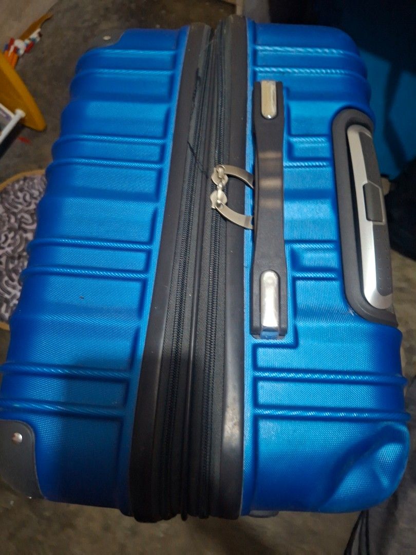 Blue Hardshell Spinner Luggage with TSA Lock (Category: Luggage) located in Manila. Submitted by rubyyy.14 (Listing ID 1460192670, Image 1). Description: Only used once for international trip then nakatambak nalang. .