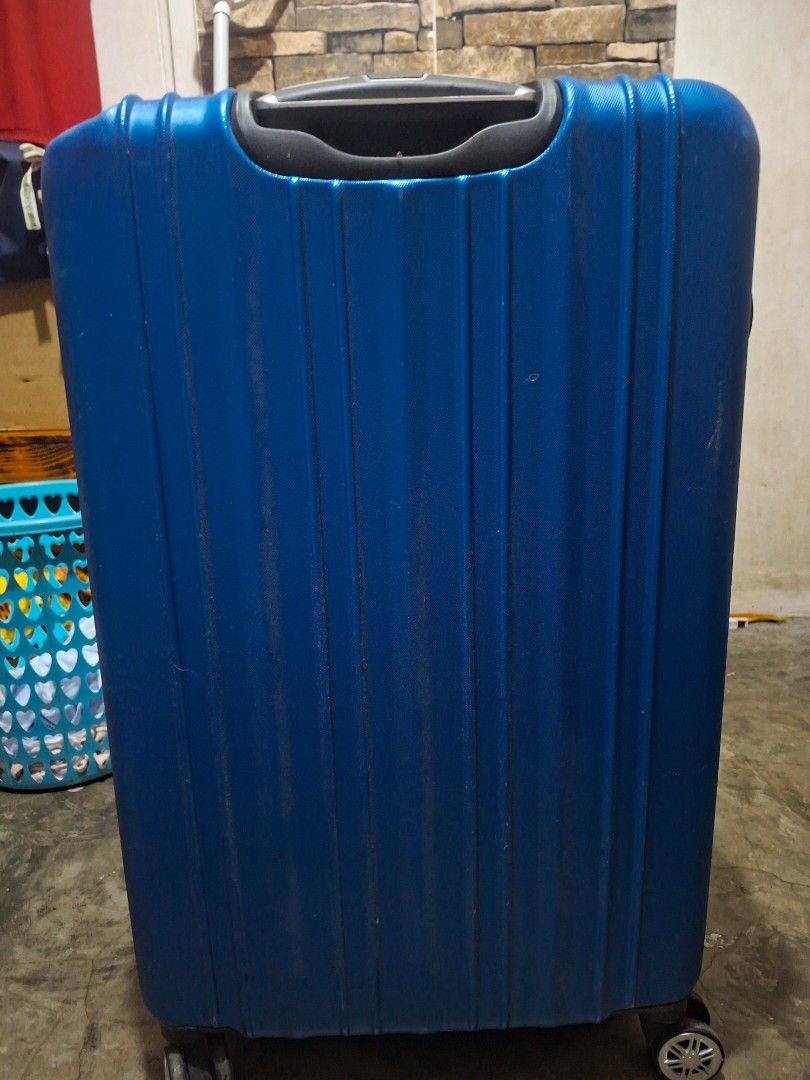 Blue Hardshell Spinner Luggage with TSA Lock (Category: Luggage) located in Manila. Submitted by rubyyy.14 (Listing ID 1460192670, Image 2). Description: Only used once for international trip then nakatambak nalang. .