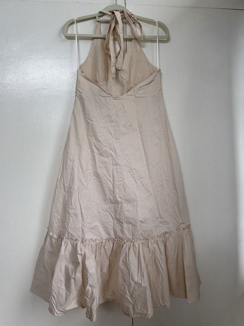 [BNWOT] Pomelo Halter Sundress (Category: Dresses) located in Paranaque City. Submitted by marjdom23__ (Listing ID 1460147509, Image 2). Description: • Never worn, has its lace tag but not the tag itself • No stains, holes, or any flaws • Best for the beach or dressy days • RFS: Decluttering.