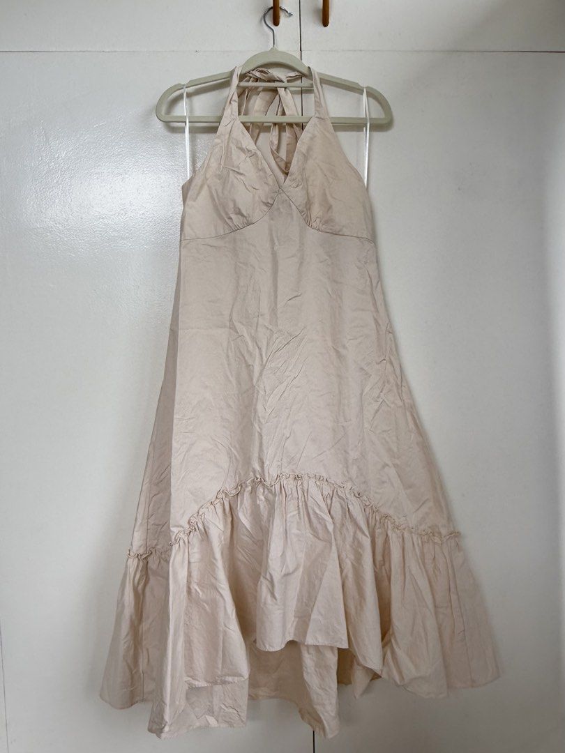 [BNWOT] Pomelo Halter Sundress (Category: Dresses) located in Paranaque City. Submitted by marjdom23__ (Listing ID 1460147509, Image 1). Description: • Never worn, has its lace tag but not the tag itself • No stains, holes, or any flaws • Best for the beach or dressy days • RFS: Decluttering.