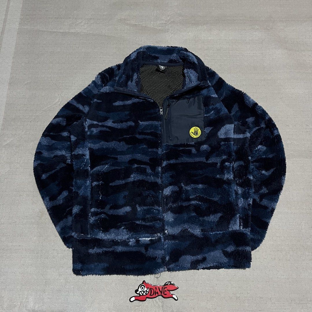 Body Glove Fleece Jacket (Category: Coats, Jackets and Outerwear) located in Quezon City. Submitted by _daviddpintoo (Listing ID 1460245234, Image 1). Description: Body Glove Fleece Jacket Excellent Condition -heavyweight fleece -mesh inners -good for hiking/cold weather Width: 23.5 inches Length: 28 inches ₱999 Free Shipping NOTE: Color may vary due to lighting conditions Please manage your expectations since these items are used .