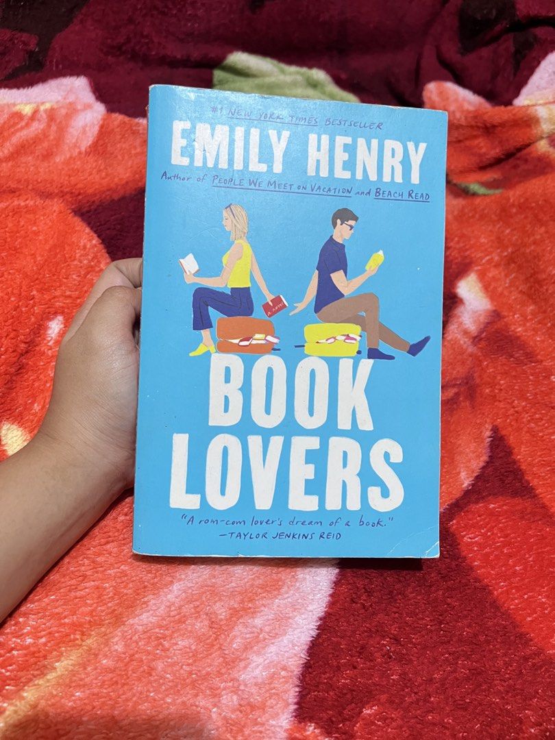 book lovers by emily henry (paperback) (Category: Storybooks) located in Manila. Submitted by daffodelle (Listing ID 1460278491, Image 1). Description: - may slight stress marks sa edges ng cover.