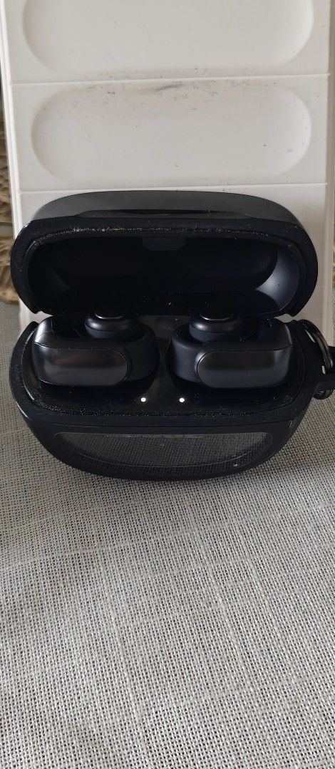 Bose Ultra Open Earbuds (Category: Earphones) located in Quezon City. Submitted by olxph_560877595 (Listing ID 1460141585, Image 3). Description: - Bose Ultra Open Earbuds - Includes charging case - Open-ear design for situational awareness - Ideal for workouts and daily commutes - NO issue - Holds good charge - Pick up and testing in QC near AbsCbn.
