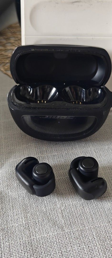 Bose Ultra Open Earbuds (Category: Earphones) located in Quezon City. Submitted by olxph_560877595 (Listing ID 1460141585, Image 1). Description: - Bose Ultra Open Earbuds - Includes charging case - Open-ear design for situational awareness - Ideal for workouts and daily commutes - NO issue - Holds good charge - Pick up and testing in QC near AbsCbn.