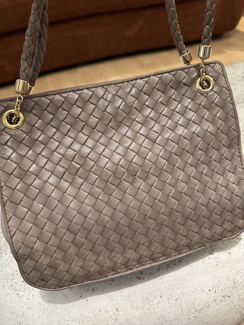 Bottega Veneta Shoulder Bag (Category: Luxury Bags & Wallets) located in Pasig City. Submitted by mirandaorangejuice (Listing ID 1460163887, Image 2). Description: Vintage Bottega Veneta Shoulder bag purchased around P24k .