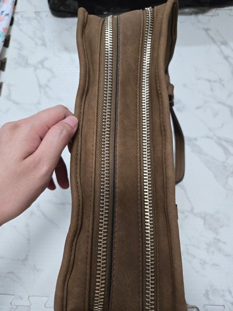 Parfois handbag crossbody (Category: Cross-body Bags) located in Manila. Submitted by luxtimeless (Listing ID 1460170233, Image 3). Description: .