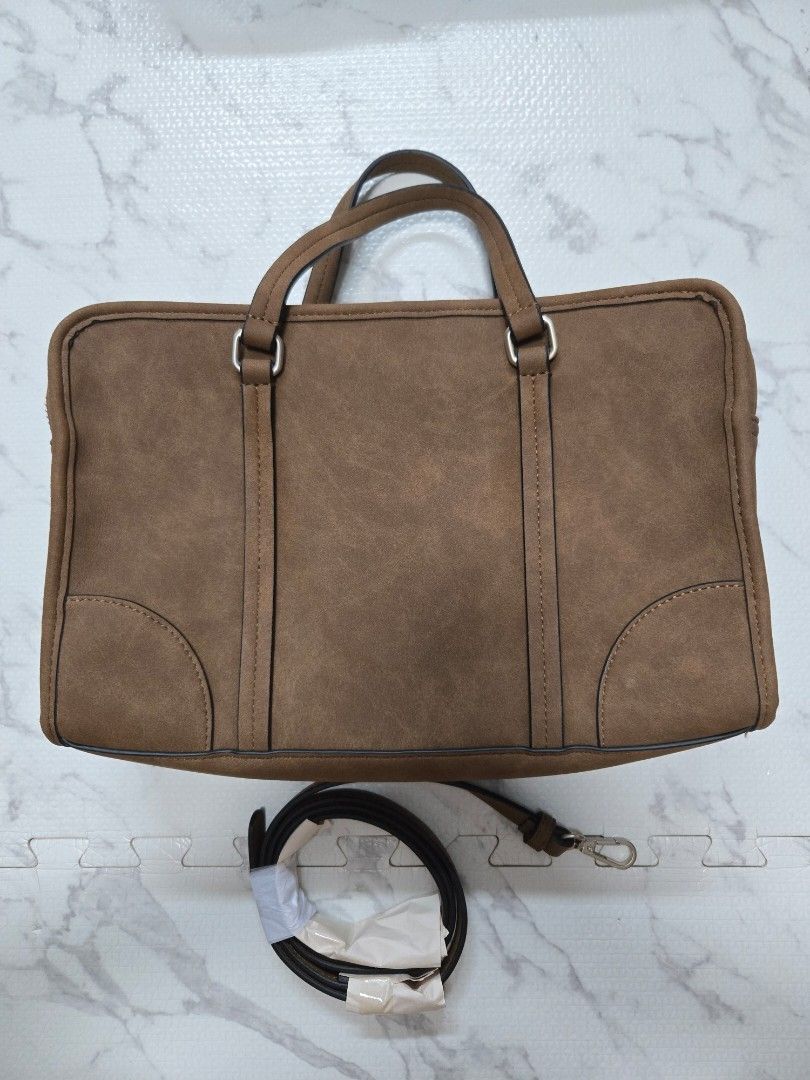 Parfois handbag crossbody (Category: Cross-body Bags) located in Manila. Submitted by luxtimeless (Listing ID 1460170233, Image 1). Description: .