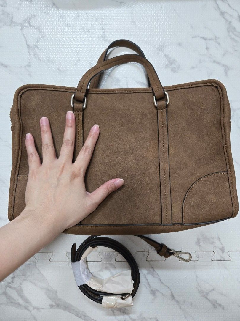 Parfois handbag crossbody (Category: Cross-body Bags) located in Manila. Submitted by luxtimeless (Listing ID 1460170233, Image 2). Description: .