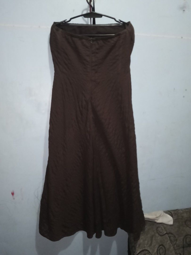 brown sleeveless dress (Category: Dresses) located in Baguio. Submitted by kiana.bear (Listing ID 1460269885, Image 2). Description: maxi dress below the knee has a corset 34-36/29-31/29-34.