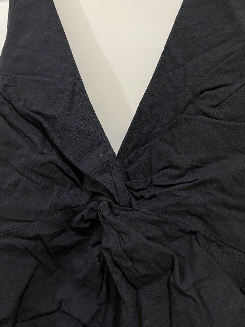 BSCO Black Halter Top (Category: Sleeveless) located in Taguig. Submitted by maly01_ (Listing ID 1460217403, Image 3). Description: - never been used, only washed dm for inquiries :).
