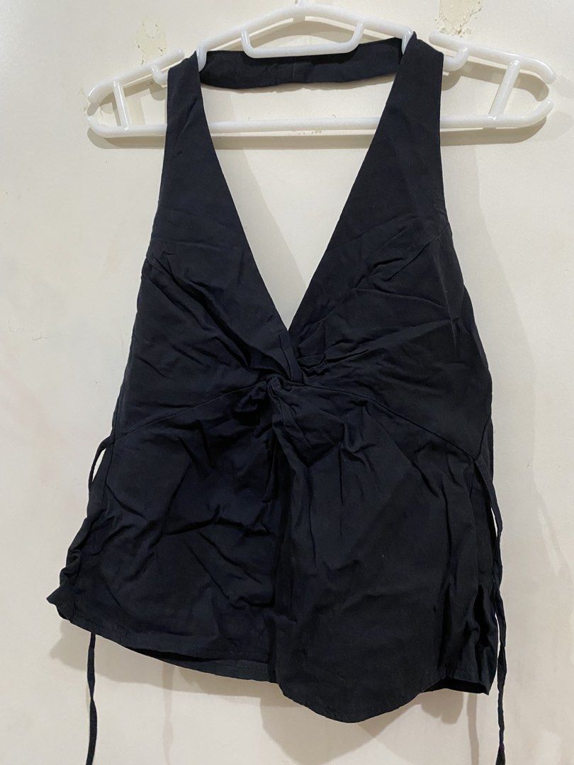 BSCO Black Halter Top (Category: Sleeveless) located in Taguig. Submitted by maly01_ (Listing ID 1460217403, Image 2). Description: - never been used, only washed dm for inquiries :).