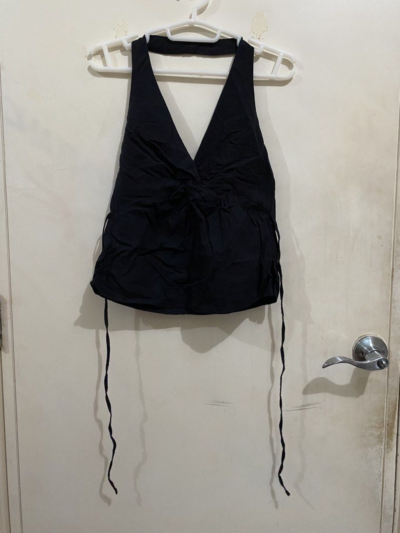 BSCO Black Halter Top (Category: Sleeveless) located in Taguig. Submitted by maly01_ (Listing ID 1460217403, Image 1). Description: - never been used, only washed dm for inquiries :).