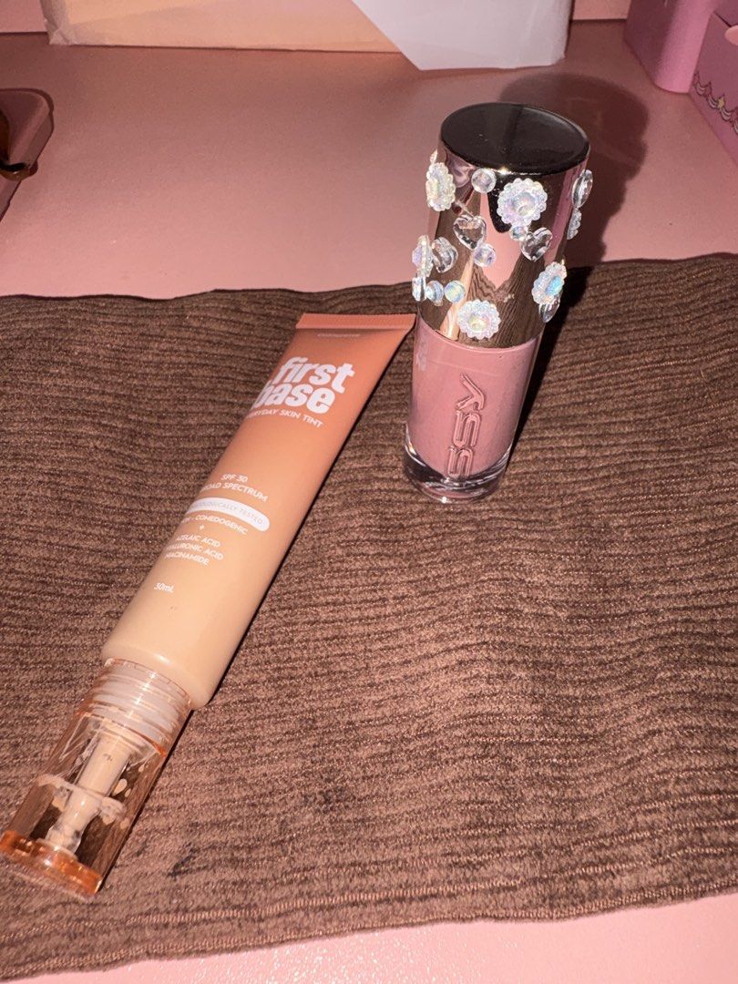 Bundle < 230 (Category: Makeup) located in Manila. Submitted by chloerbls (Listing ID 1460280138, Image 2). Description: Colourtte first base < 130 php 80% - 90% full pa issy cow girl < 100 pesos Please don't hesitate to negotiate💗.