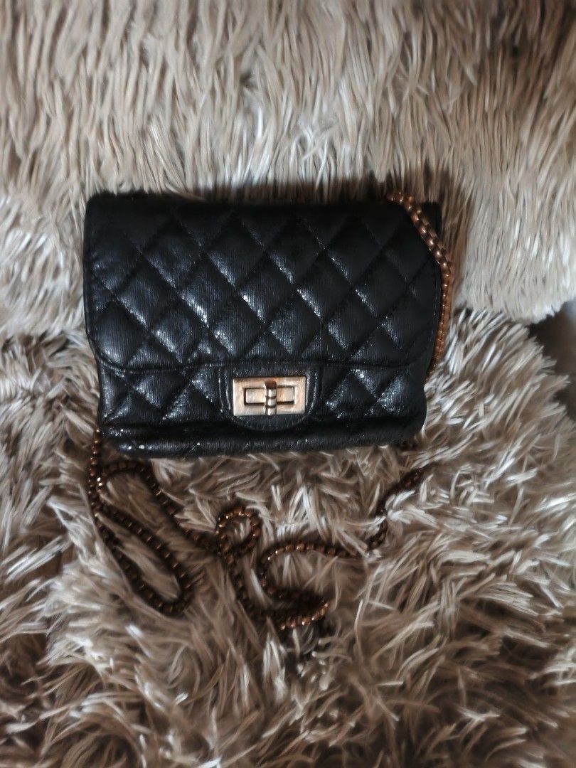 Bundle bags & wallets 6 +1 free (Category: Cross-body Bags) located in Valenzuela. Submitted by emotika (Listing ID 1460296295, Image 2). Description: .