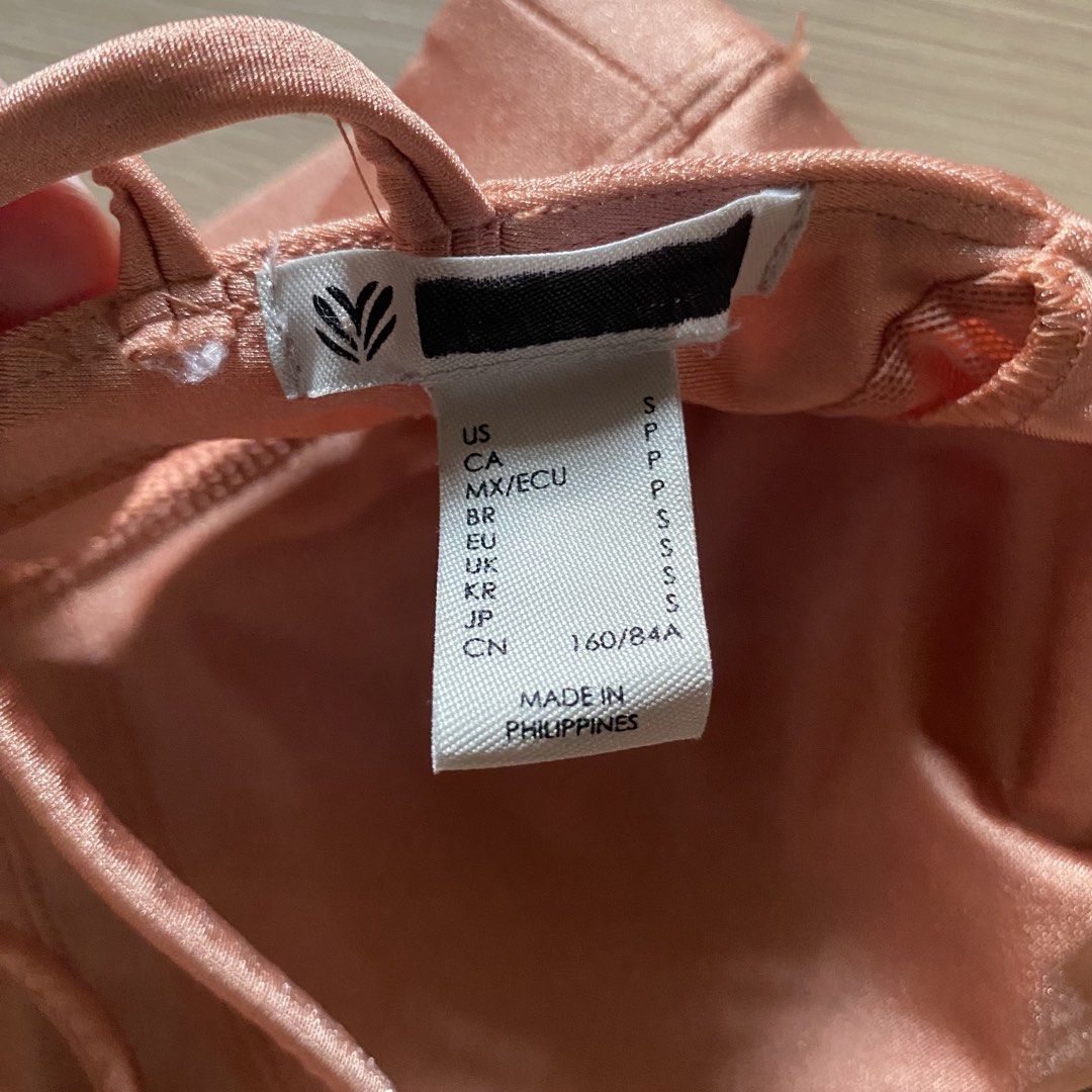 [BUNDLE] Forever 21 Sports Bra (Category: Activewear) located in Iloilo. Submitted by shopfromhomeph.co (Listing ID 1460196323, Image 3). Description: .