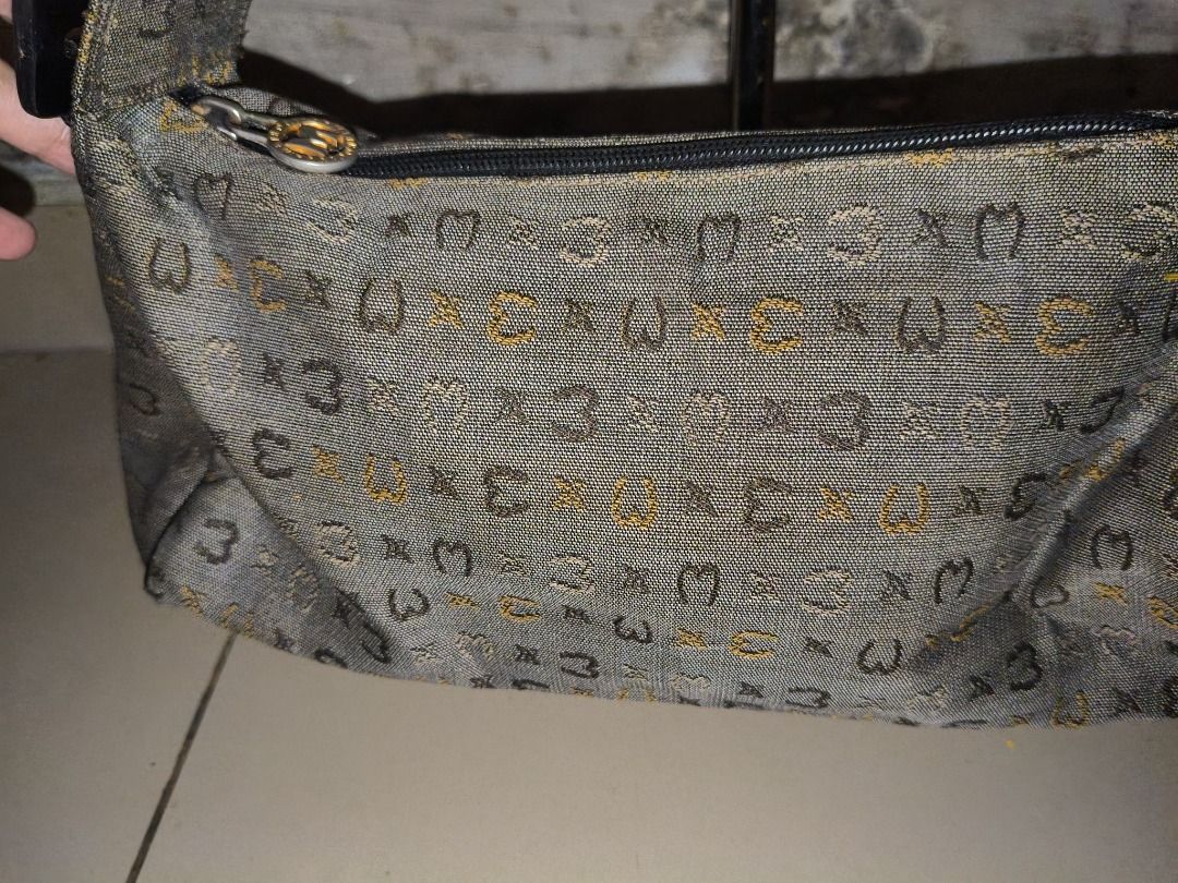Bundle Metrocity Shoulder Bag code 2 (Category: Shoulder Bags) located in Johor Bahru. Submitted by n.c1983 (Listing ID 1460168142, Image 3). Description: - Rujuk gambar dan baca detail sebelum inbox - Saya menjual item bundle - Don’t ask me if the item is ORIGINAL / AUTHENTIC or not - Tidak pasti sama ada item yang saya jual original atau tidak.. - Beg bundle biasa ada kesan pemakaian dan defect & NO 100% PERFECT - Harga nett / do not offer me. 