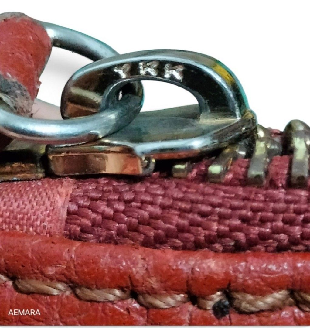 Auth Burberry Peyton Embossed Leather Crossbody Bag (Category: Luxury Bags & Wallets) located in Caloocan City. Submitted by almaeternamara (Listing ID 1460300229, Image 3). Description: Material: Premium grained calfskin leather providing a textured, scratch-resistant surface. Exterior Color: A rich rust orange/red shade accented with polished gold-tone hardware. Front Details: Prominently features the classic large embossed "BURBERRY" block let