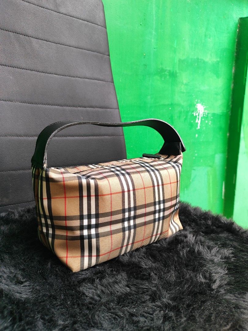 Burberry Nova Check (Category: Luxury Bags & Wallets) located in Bacolod City. Submitted by johnthrift (Listing ID 1460137851, Image 2). Description: Baka may gusto😍 📷Burberry Nova Check Small Top handle Bag/Two Way 10W 6L Rank AB Authentic Dm💌.