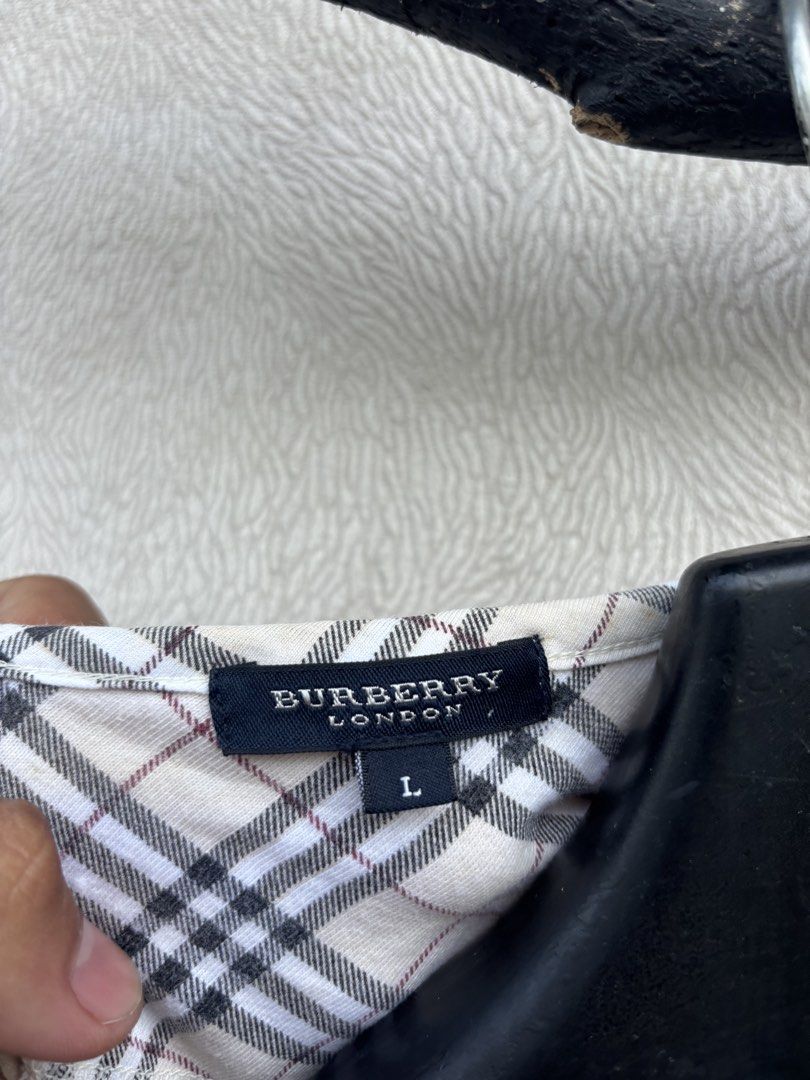 Burberry Shirt (Category: Shirts) located in Baybay. Submitted by thrift.ed2023 (Listing ID 1460233002, Image 3). Description: Burberry Shirt Medium to Large 17x24 No Issue Need Wash Good as Nee .