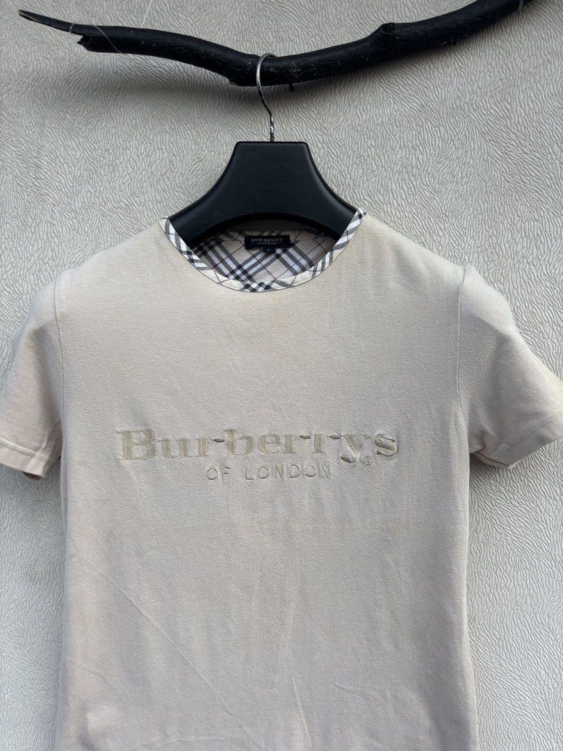 Burberry Shirt (Category: Shirts) located in Baybay. Submitted by thrift.ed2023 (Listing ID 1460233002, Image 2). Description: Burberry Shirt Medium to Large 17x24 No Issue Need Wash Good as Nee .
