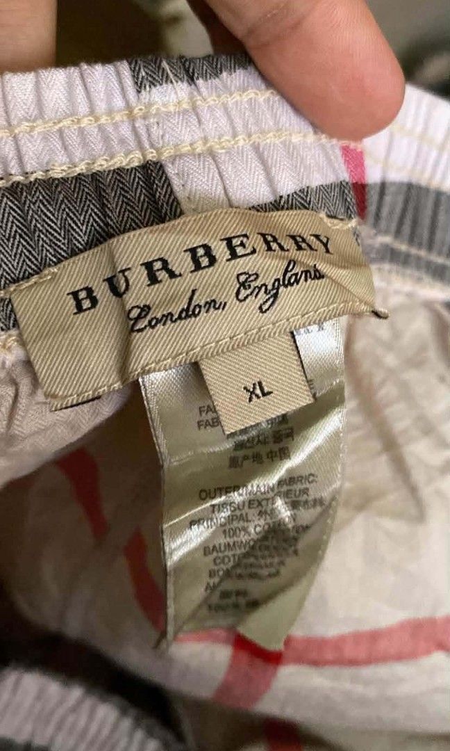 Burberry boxer shorts (Category: Shorts) located in Alicia. Submitted by glambercena (Listing ID 1460151903, Image 2). Description: cotton.