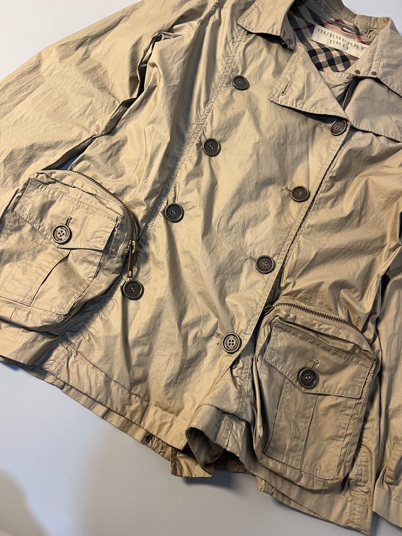 BURBERRY TRENCH JACKET (Category: Coats, Jackets and Outerwear) located in Mabalacat. Submitted by carlfinds (Listing ID 1460105766, Image 2). Description: Authentic/Legit No issue Excellent condition Mop gcash courier jnt.