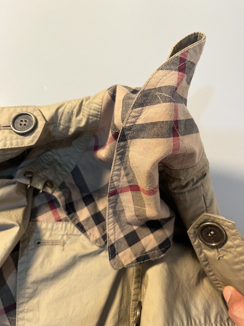 BURBERRY TRENCH JACKET (Category: Coats, Jackets and Outerwear) located in Mabalacat. Submitted by carlfinds (Listing ID 1460105766, Image 3). Description: Authentic/Legit No issue Excellent condition Mop gcash courier jnt.