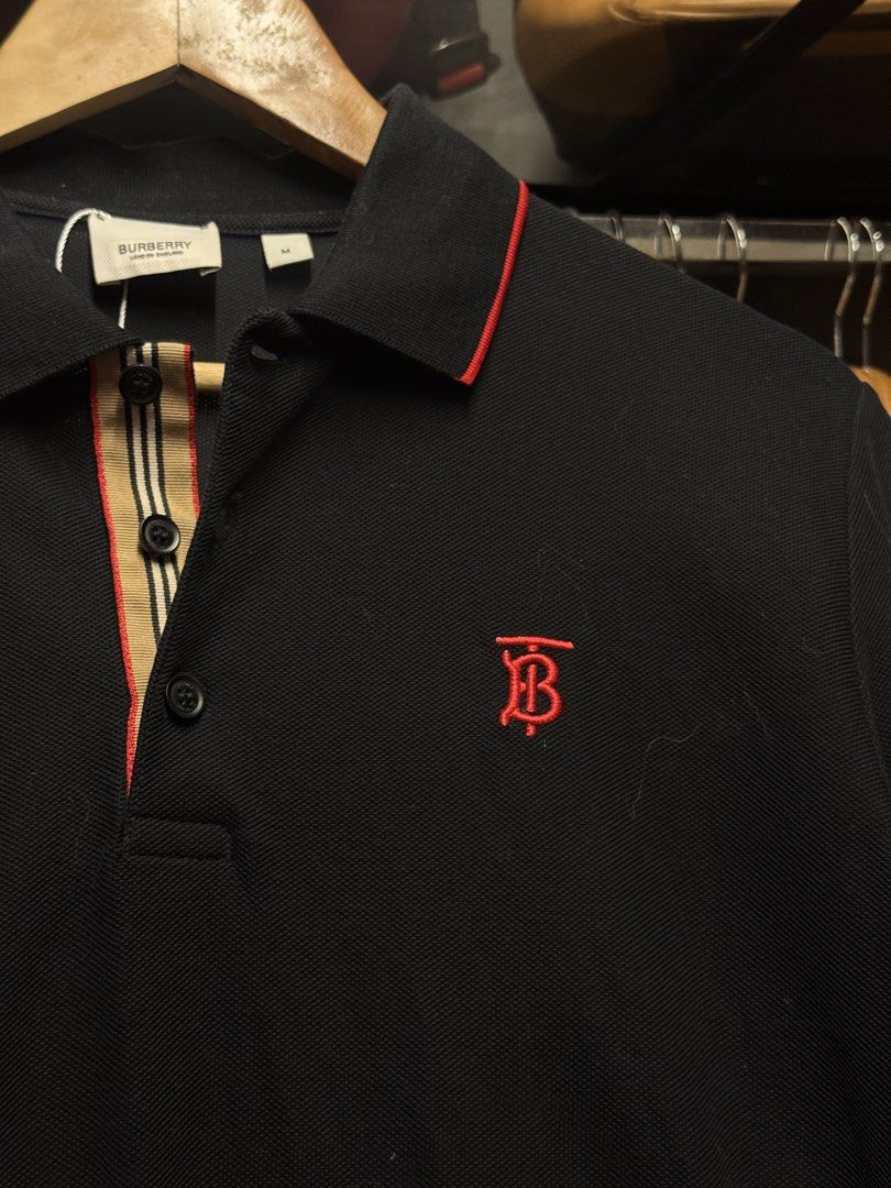 Burberry Walton polo (Category: Tshirts & Polo Shirts ) located in Legazpi City. Submitted by deadthrift (Listing ID 1460263356, Image 2). Description: - 21|28 - medium on tag.