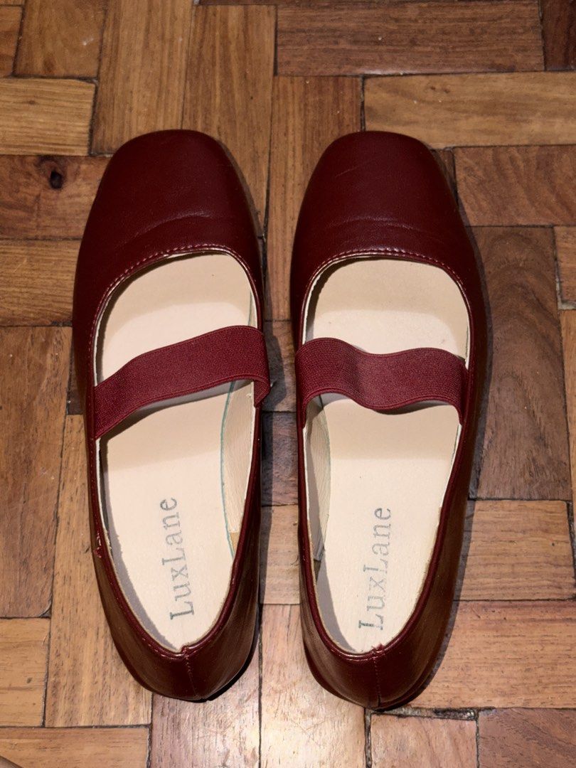 Burgundy Ballet Flats (Category: Flats & Sandals) located in Mandaluyong City. Submitted by decluttering.mari (Listing ID 1460156272, Image 1). Description: - Burgundy ballet flats from LuxLane - Comfortable elastic strap across the top - Faux leather material - Easy to slip on and off - Perfect for casual wear.
