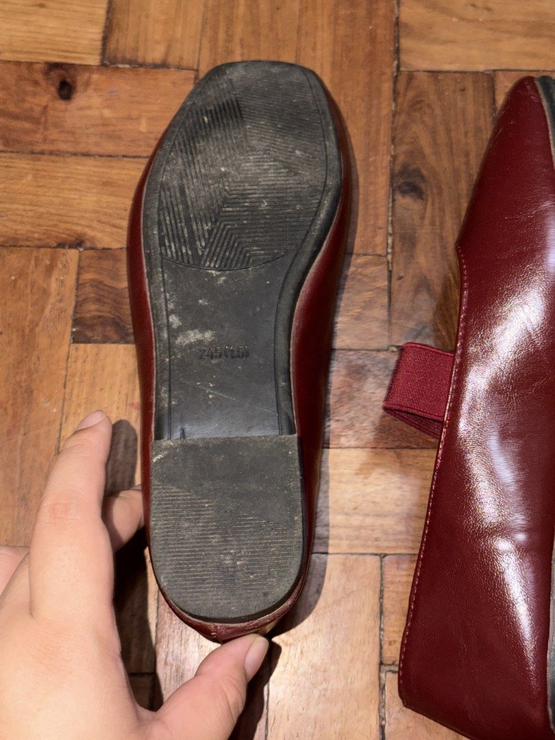 Burgundy Ballet Flats (Category: Flats & Sandals) located in Mandaluyong City. Submitted by decluttering.mari (Listing ID 1460156272, Image 2). Description: - Burgundy ballet flats from LuxLane - Comfortable elastic strap across the top - Faux leather material - Easy to slip on and off - Perfect for casual wear.