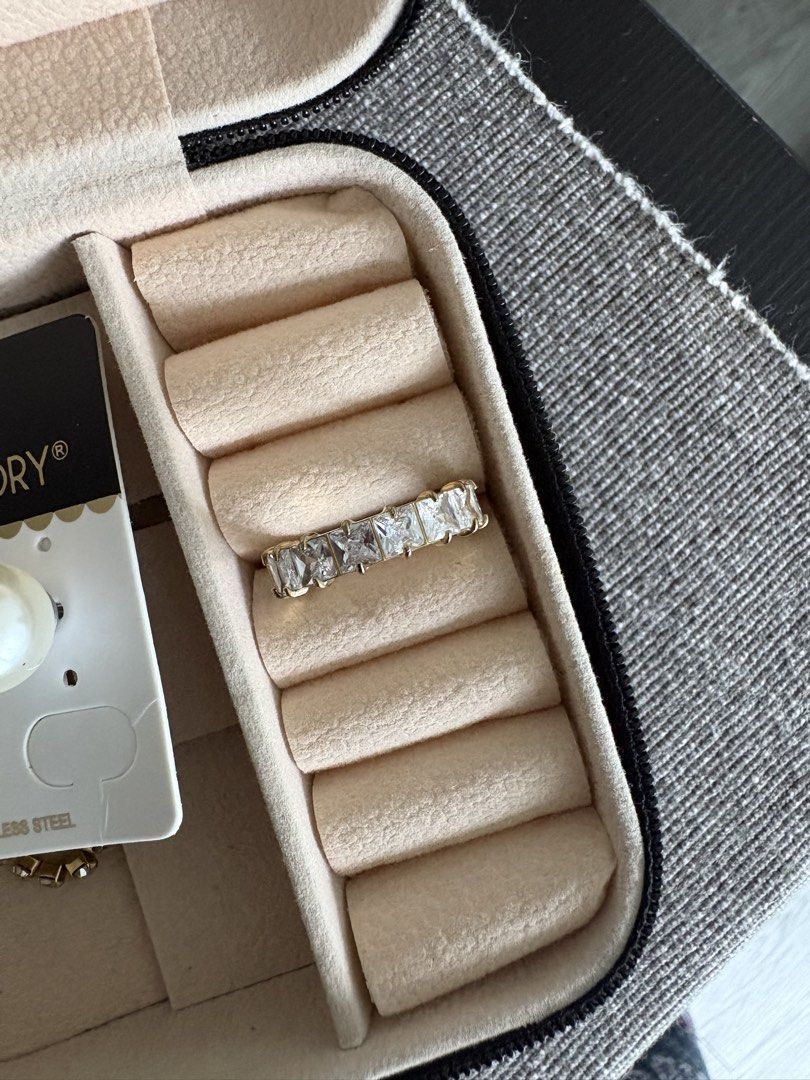 Burvon Laurent size 9 (Category: Rings) located in Manila. Submitted by curiouspicks (Listing ID 1460128861, Image 3). Description: - twice worn - size 9 - rfs: too big on me.