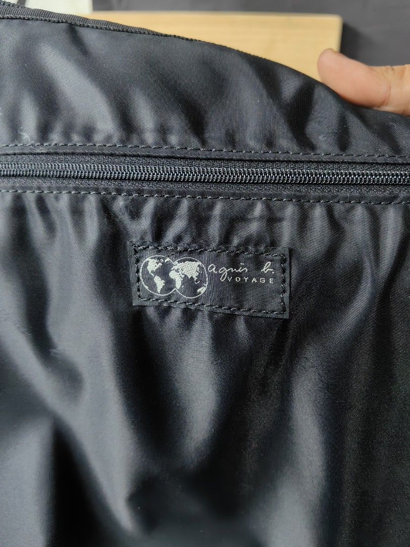Business bag (Category: Briefcases) located in Calamba. Submitted by princesspauliney. (Listing ID 1460129860, Image 3). Description: Good as new no damage or flaws 13x17inches.