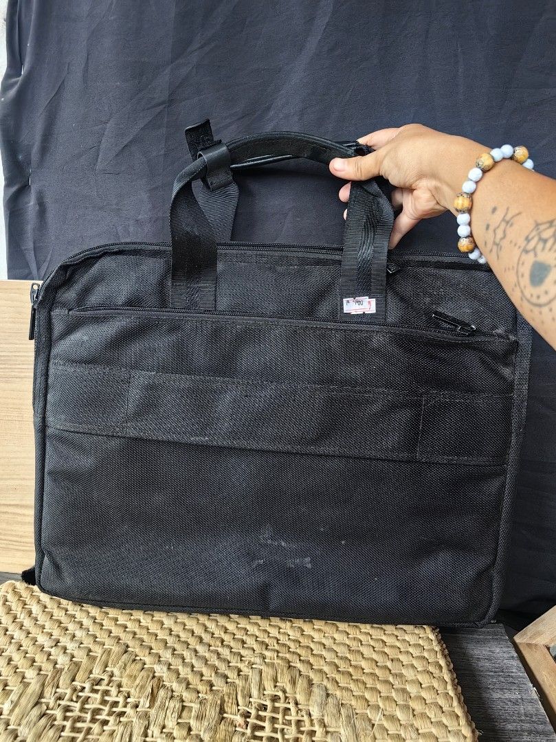 Business bag (Category: Briefcases) located in Calamba. Submitted by princesspauliney. (Listing ID 1460130104, Image 1). Description: Business bag 110pesos 10pesos for packaging 17.5x14.