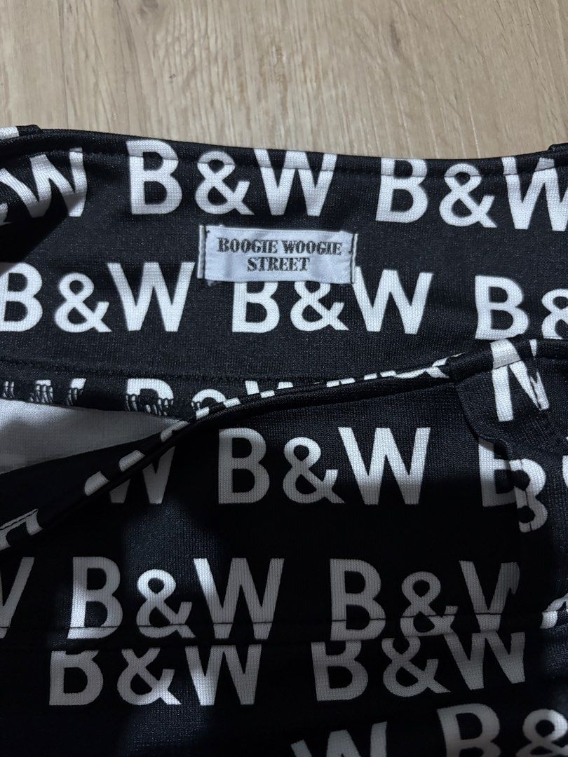 B&W Black and White Skirt (Category: Skirts) located in Antipolo. Submitted by alllencapinpin (Listing ID 1460289052, Image 2). Description: W - 30 L - 27.
