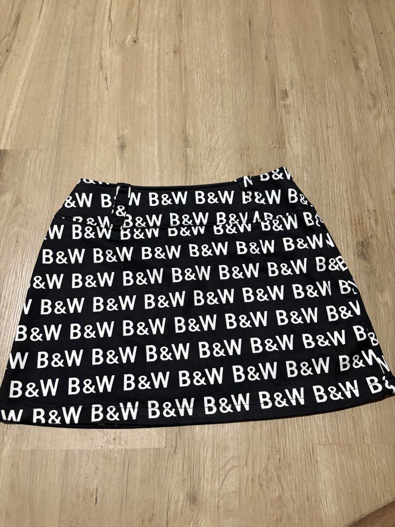 B&W Black and White Skirt (Category: Skirts) located in Antipolo. Submitted by alllencapinpin (Listing ID 1460289052, Image 1). Description: W - 30 L - 27.
